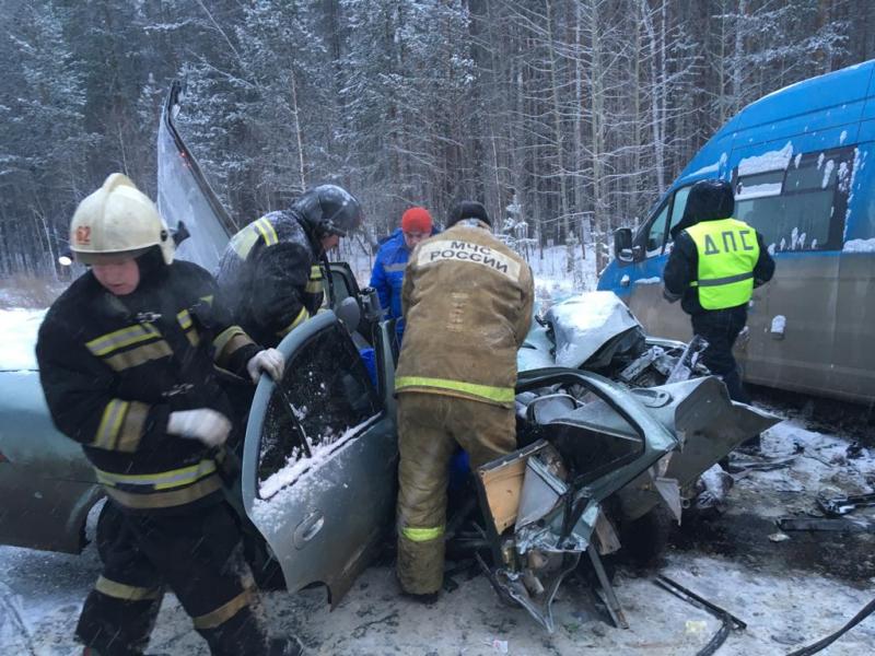 В Свердловской области из-за снегопада на трассах бьются машины