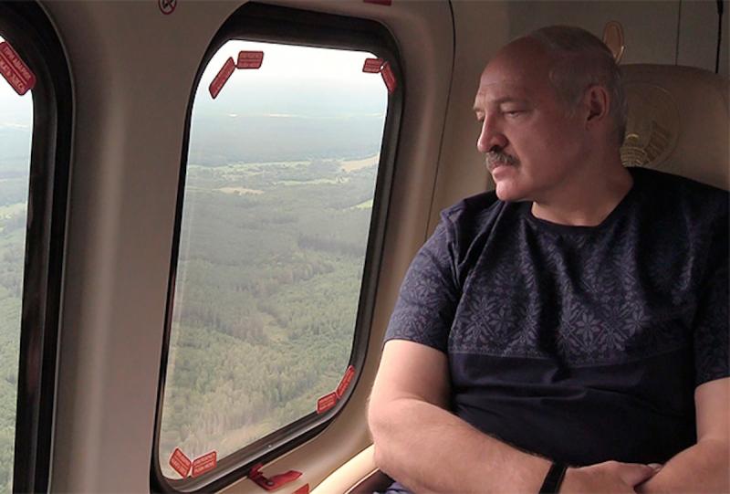 Лукашенко рассказал о своих попытках играть на баяне