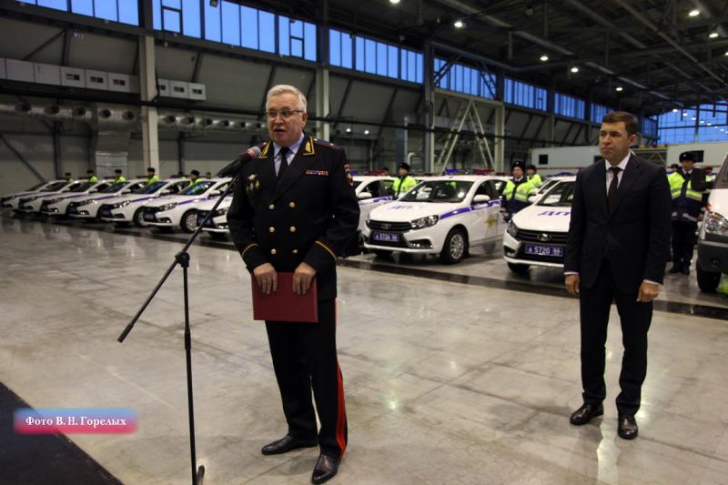 Евгений Куйвашев подарил свердловскому гарнизону полиции новые автомобили