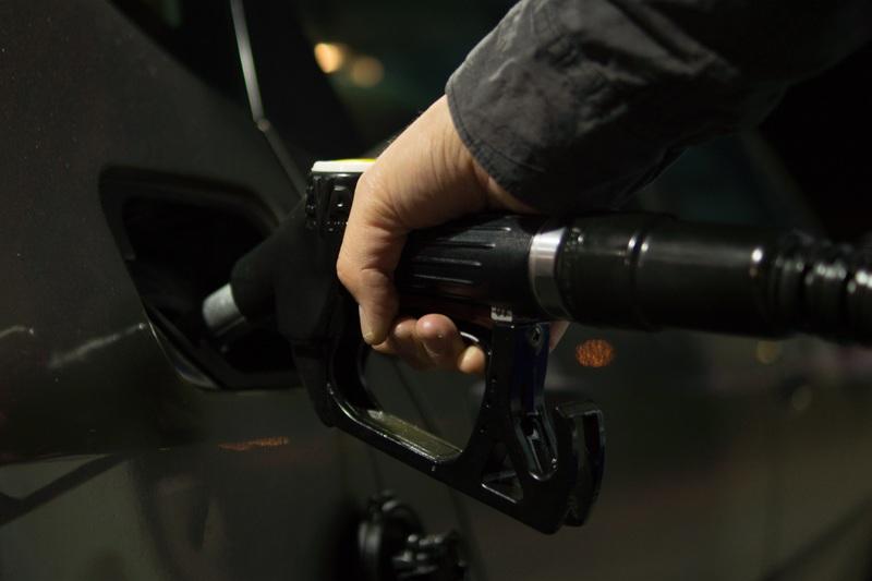 В течение года цена на литр топлива подросла на 2, 6 %. Средняя стоимость составляет 45 рублей