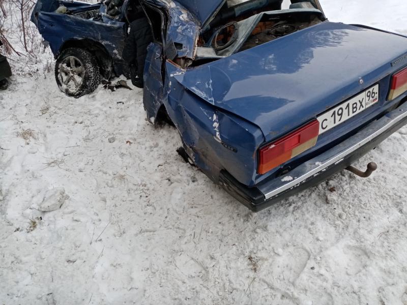 В Свердловской области выясняют обстоятельства ДТП, в котором погибли два человека