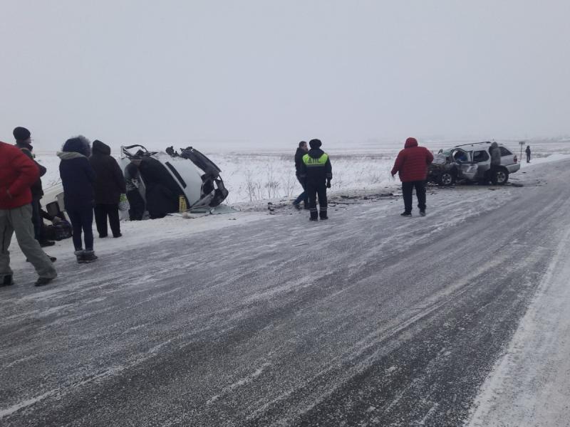 Один человек погиб и девять были госпитализированы в дорожной аварии в Иркутской области