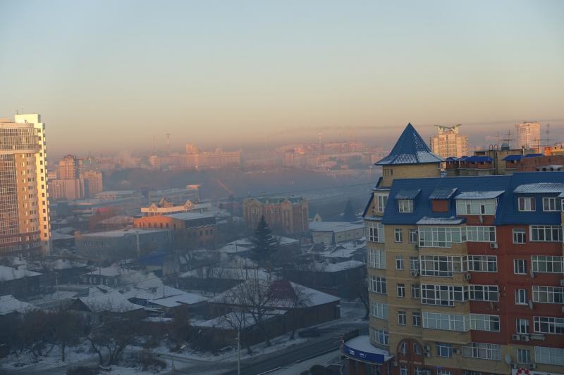 Жители Омска жаловались на запах гари в воздухе