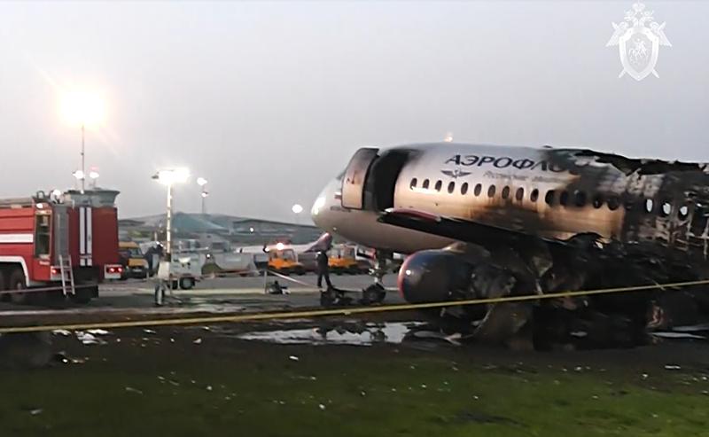В Шереметьеве вспыхнул и сгорел пассажирский самолет Sukhoi Superjet 100