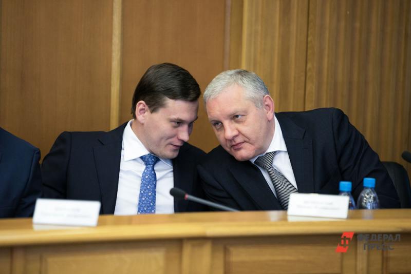 Александра Колесникова (справа) обвинили в манипуляциях