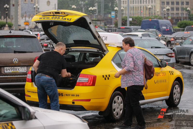 В Новом Уренгое пассажир с отверткой напал на таксиста