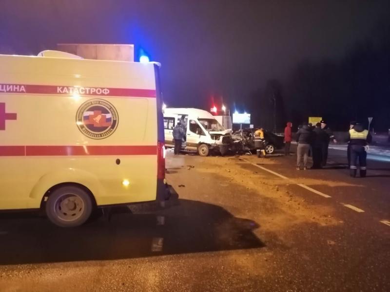 Один человек погиб и четверо пострадали в ДТП С маршруткой в Подмосковье