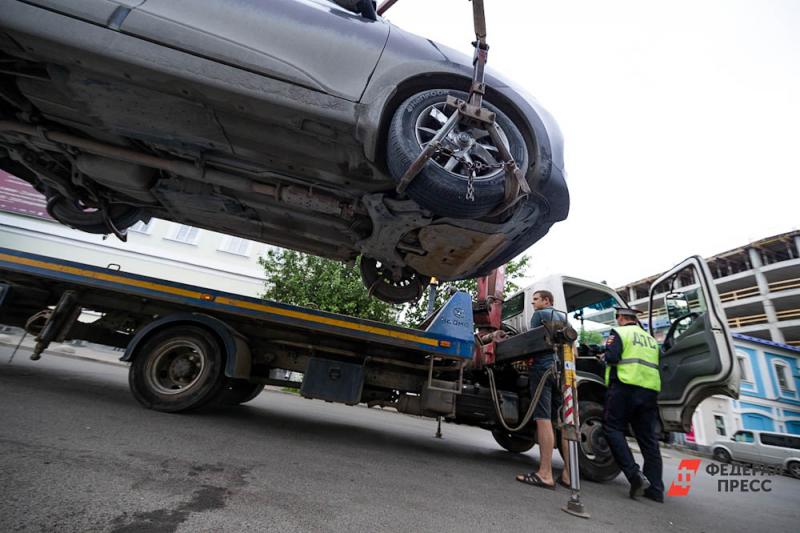 Москвичке пришел штраф за превышение скорости на машине, которую вез эвакуатор