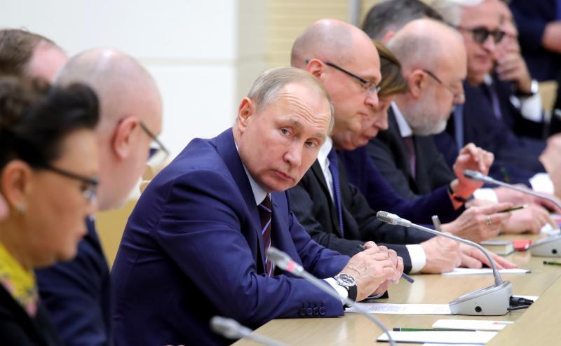 Владимир Путин и рабочая группа по конституционным поправкам