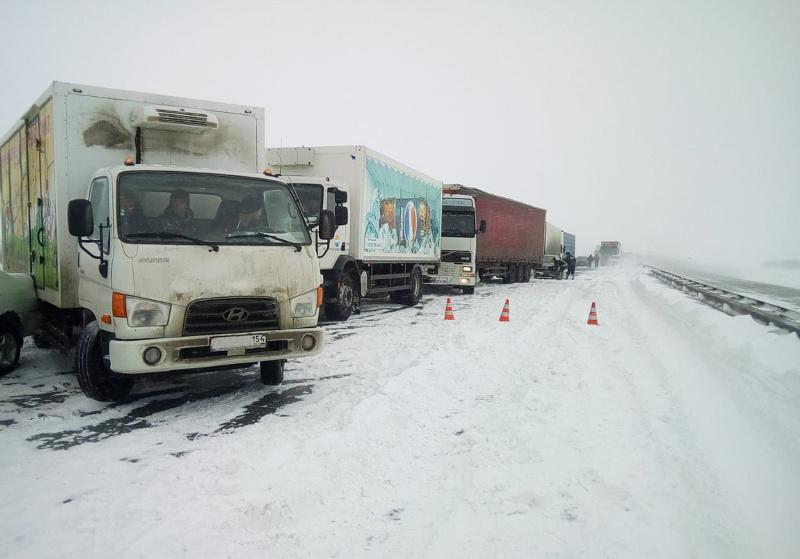 Под Новосибирском произошла массовая авария