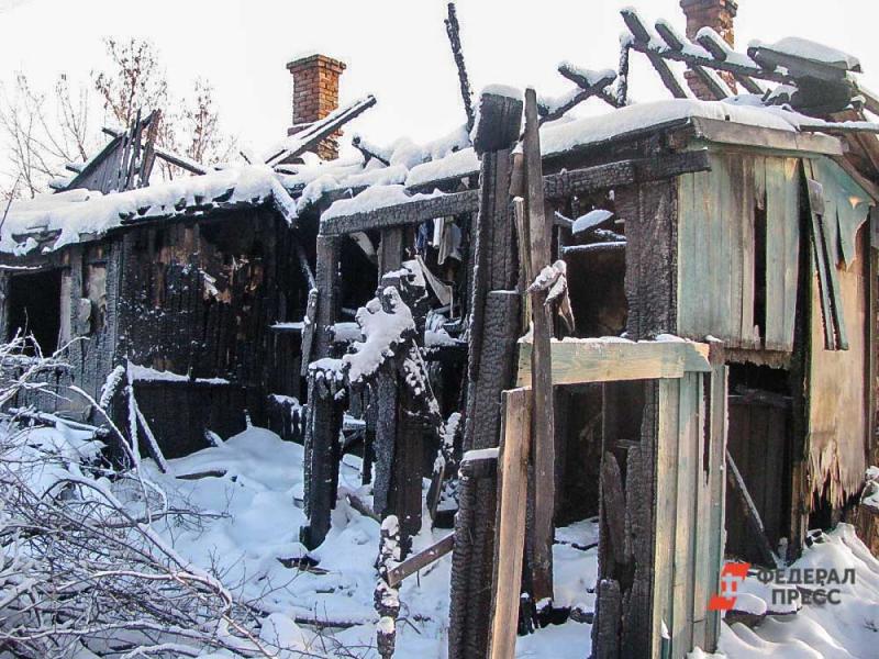 Сгоревшее здание в поселке Причулымский Томской области