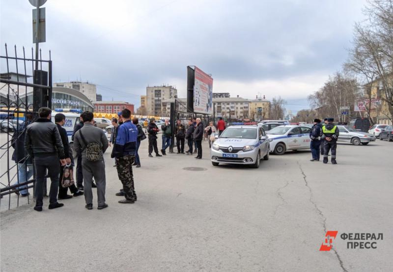 В кемеровскую полицию поступило уже пятое сообщение о минировании крупного рынка