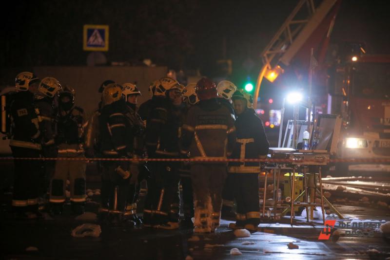 На тушение крупного пожара привлечены все силы спасательных служб