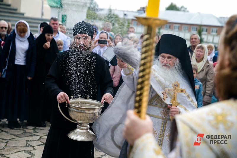 Православный священнослужитель освятил аварийный участок федеральной трассы Р-255 «Сибирь»