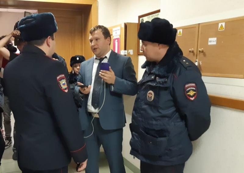 Лебедев выступит в суде против омбудсмена Шарпилова
