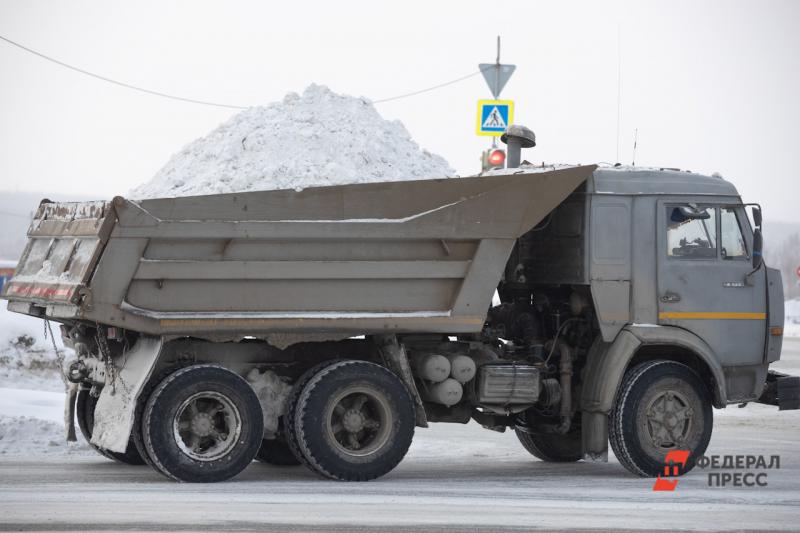 В Салехарде управляющие компании посоревнуются в уборке снега