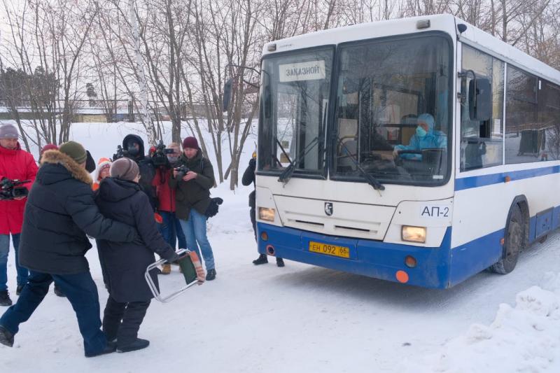 Жители Екатеринбурга пытались остановить автобус с гражданами Кита