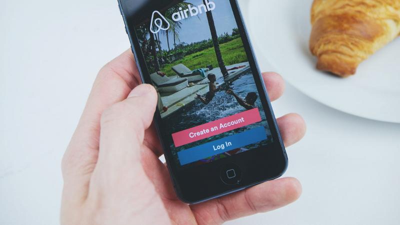 Airbnb приостановила бронирования в Пекине