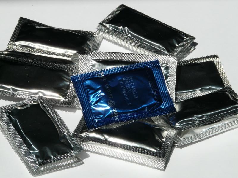 Эксперты обнаружили в презервативах цинк и изопропиловый спирт