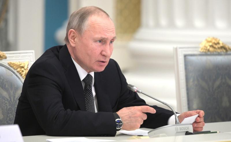 Путин поддержал предложение внести поправку о защите трудовых прав россиян