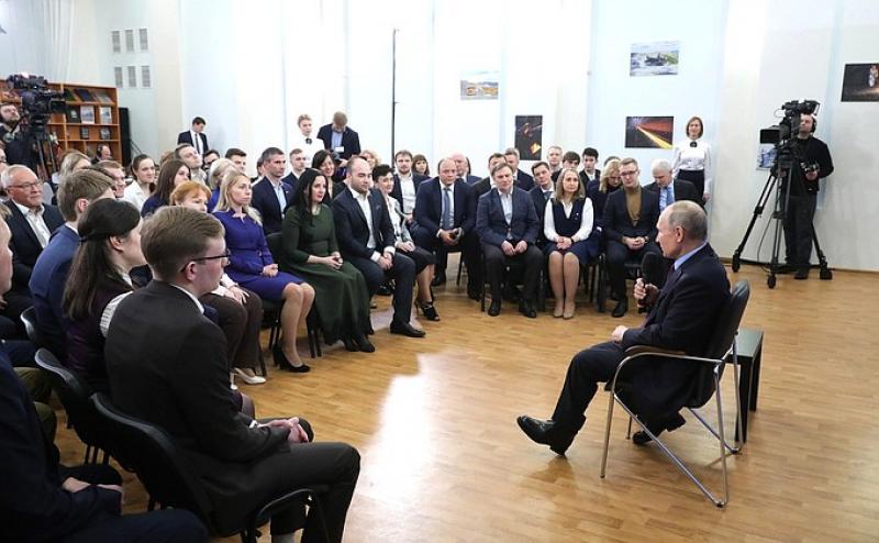 Владимир Путин встретился со студентами и преподавателями в Череповце