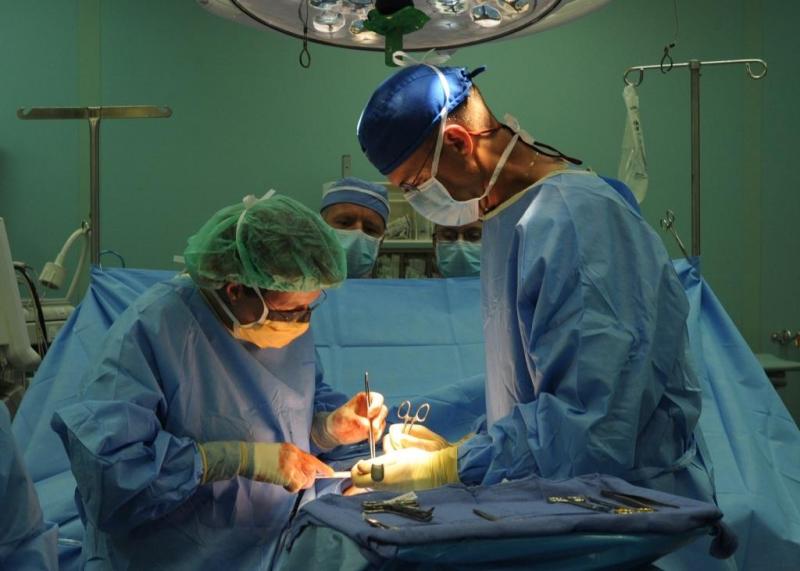Новосибирские хирурги удалили редкую раковую опухоль