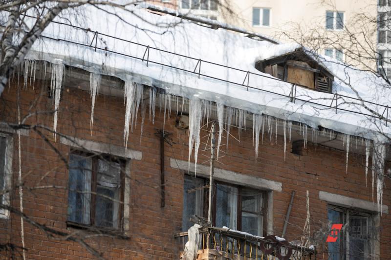Мэрия Томска оценила качество уборки снега и наледи с городских крыш
