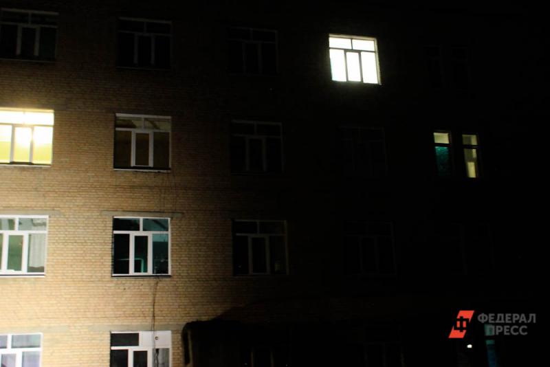 Свердловский минздрав начал проверку после гибели выпавшего из окна пациента онкодиспансера