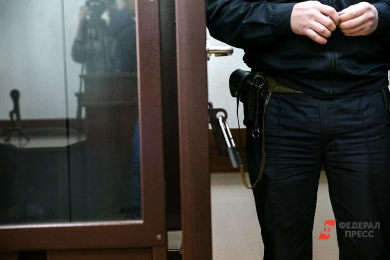 В Екатеринбурге перед судом предстанут трое экс-полицейских, подозреваемых в изнасиловании девушки