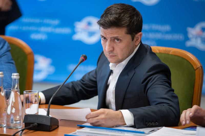 Зеленский призвал украинизировать молодежь Донбасса