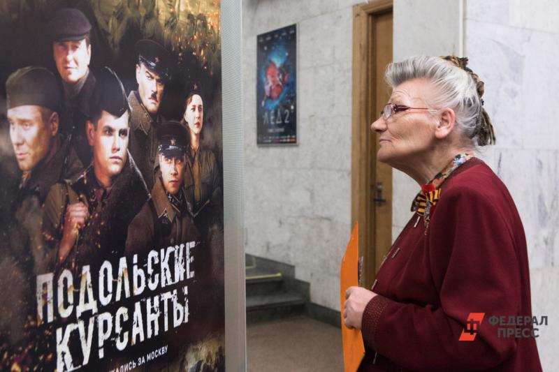 В Музее Победы открылась выставка костюмов из кинофильма Подольские курсанты