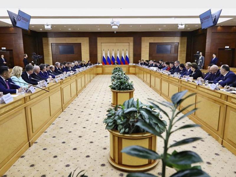 Владимир Путин провел совещание с кабинетом министров