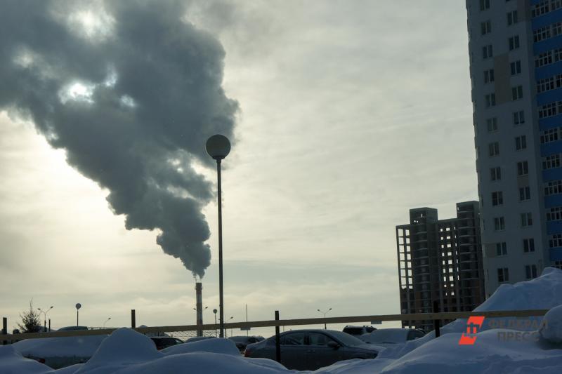 В дни неблагоприятных метеоусловий источником смога становятся выхлопные газы и многочисленные выбросы с предприятий