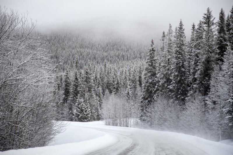 На дорогах ожидаются снежные заносы и гололедица