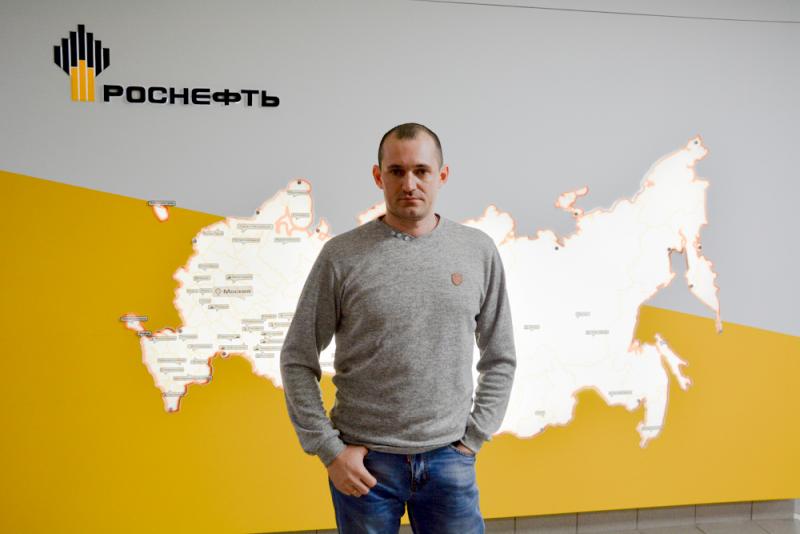 Оператором по добыче нефти и газа в АО «Самотлорнефтегаз» Руслан Амикишиев работает 17 лет
