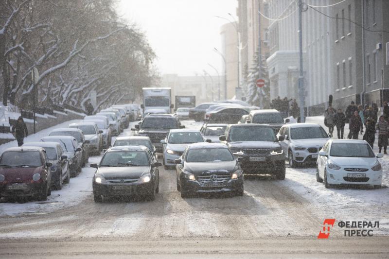 На Екатеринбуржской улице Репина запретят повороты налево