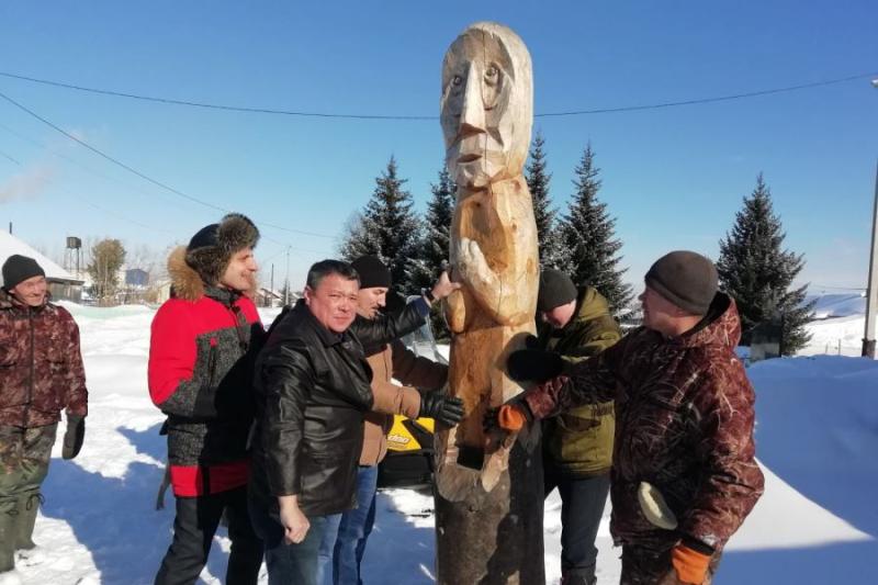 Председатель Заксобрания ЯНАО вернул в село Питляр деревянного идола