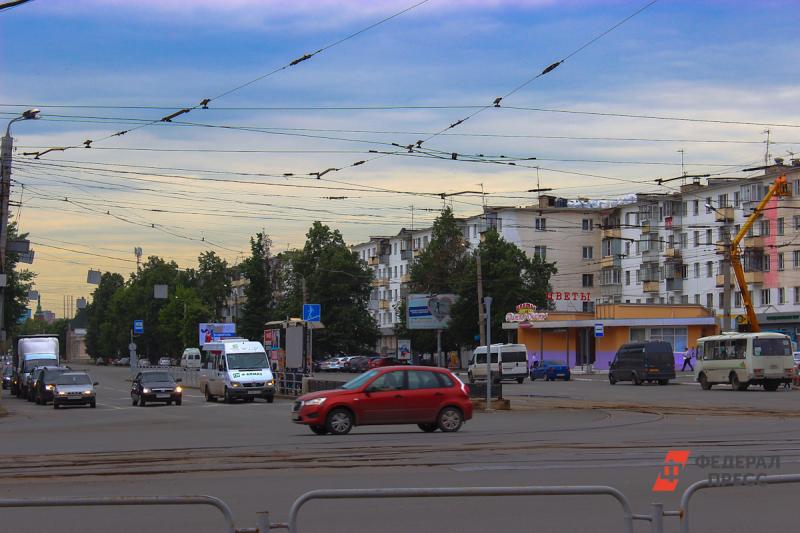 Теплая погода в Челябинске позволяет начать влажную уборку улиц