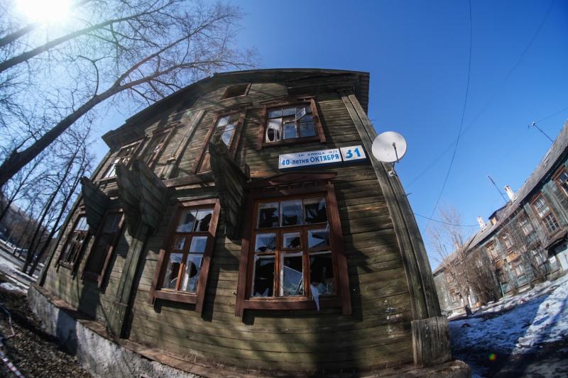В Екатеринбурге снова подожгли дом на Уралмаше.