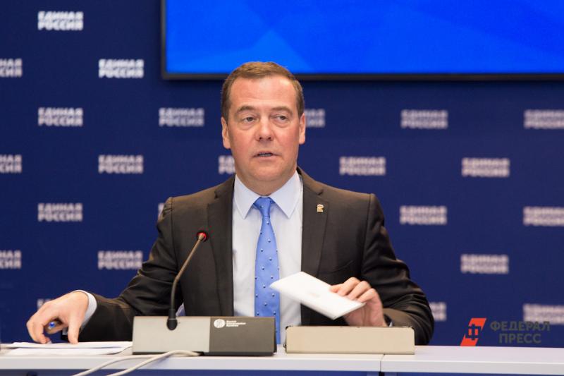 Медведев рассказал о новых обязанностях губернаторов