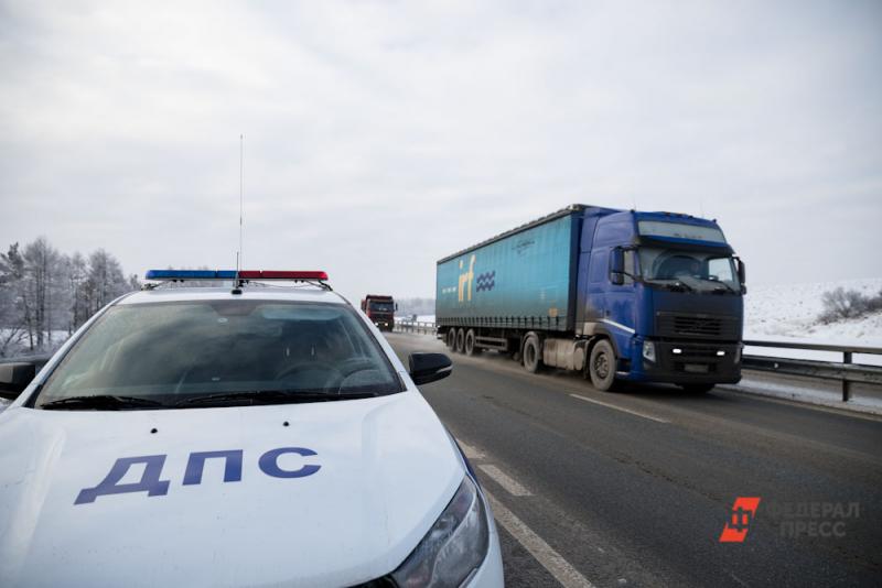 Под Новосибирском в аварии с тремя грузовиками пострадали шесть человек