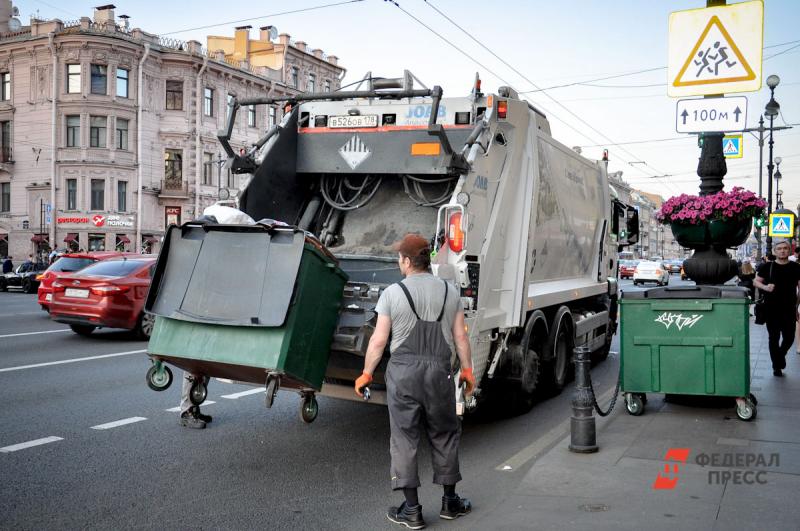 Томские следователи начали проверку после гибели водителя мусоровоза