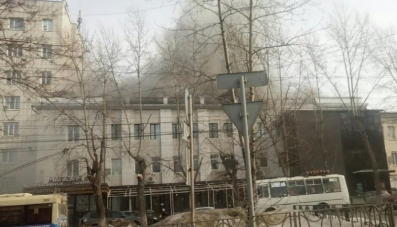 В Томске загорелось административное здание