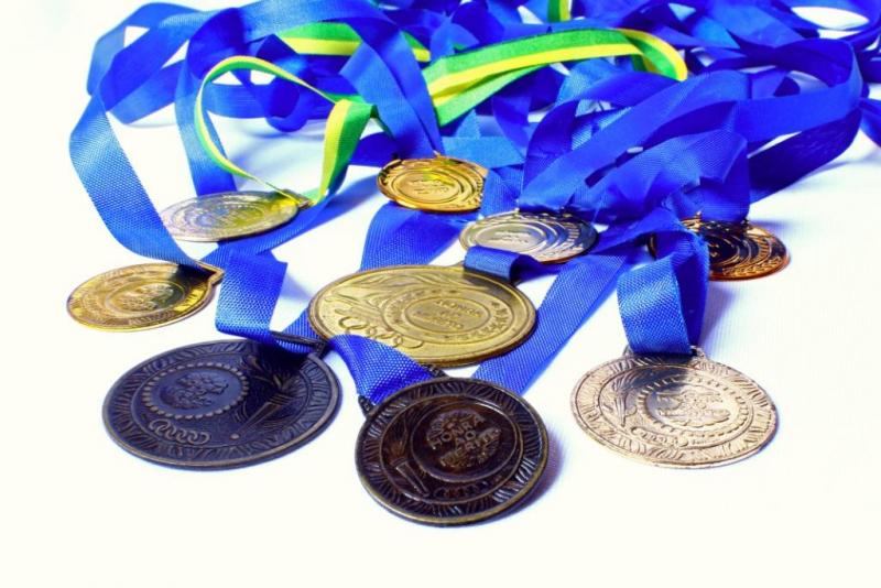 Власти Кузбасса проведут рестайлинг медалей за отличную учебу
