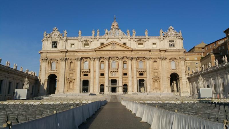 Ватикан проведет службы на Страстной неделе без прихожан