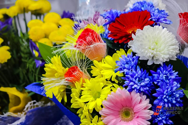 Свердловчанину грозит до 10 лет за желание подарить девушке цветы