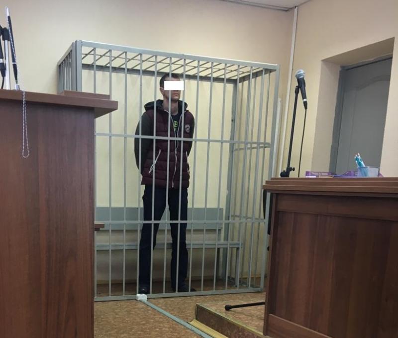 Зарезавшего жену у здания суда свердловчанина отправили в СИЗО на два месяца