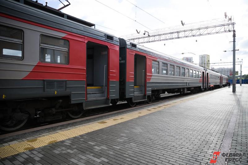 На железнодорожном вокзале Екатеринбурга поднимут платформы