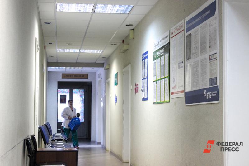 Медики просят не посещать больницу Екатеринбурга, где лежит больная коронавирусом