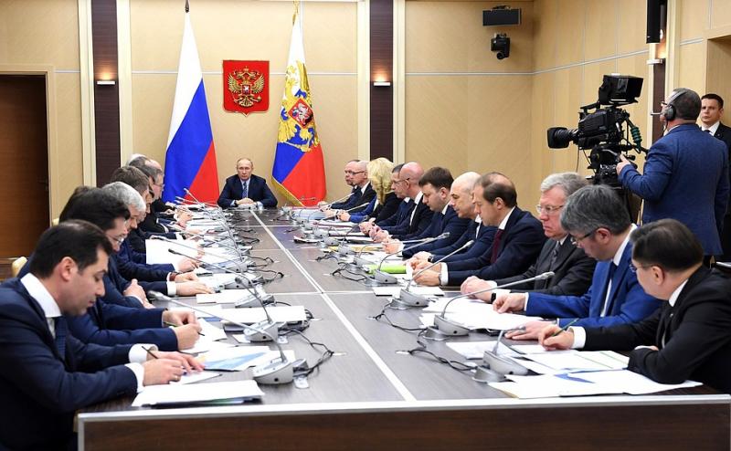 Путин провел совещание правительства